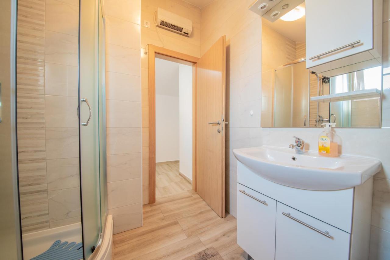 Apartman Eva Vrsi Exterior photo