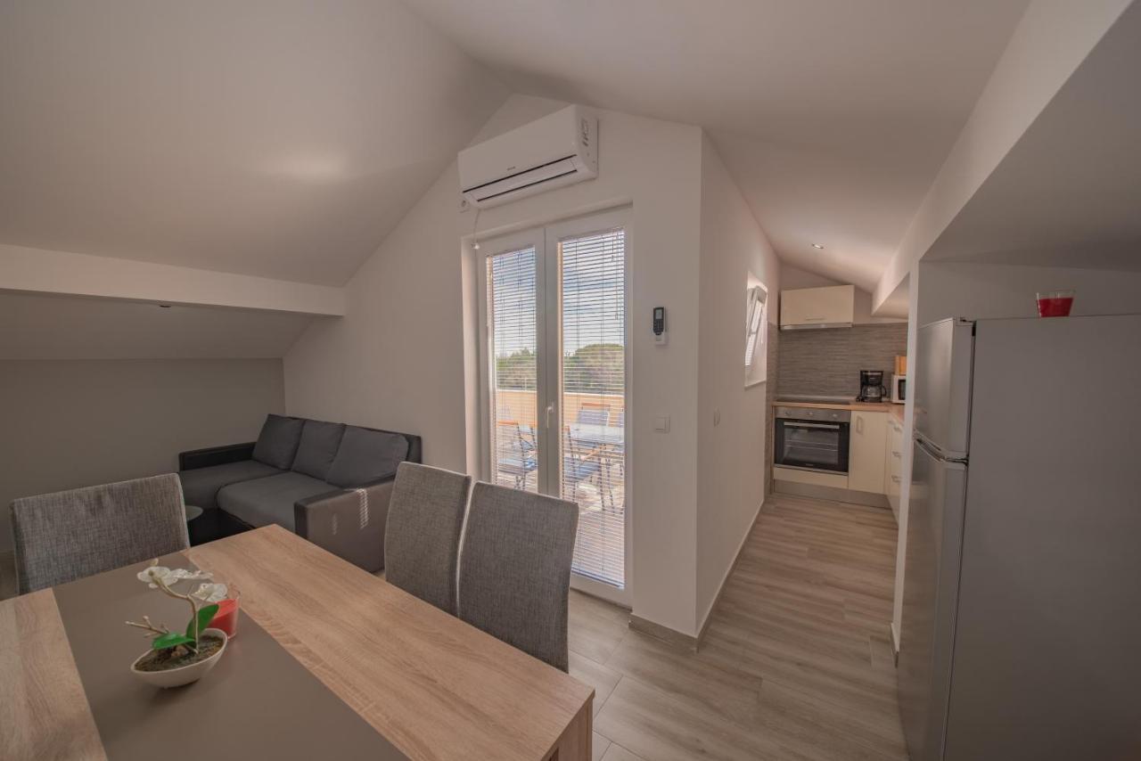 Apartman Eva Vrsi Exterior photo